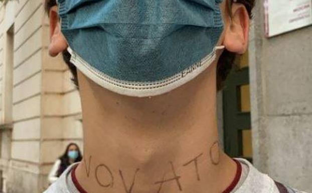 ¿Fin de las novatadas o solo cambio de sede?