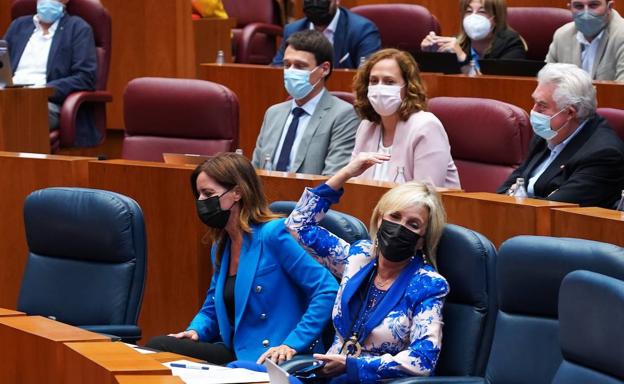 La proposición sanitaria de PP y Cs acaba en bronca y gritos de «dimisión» para la consejera