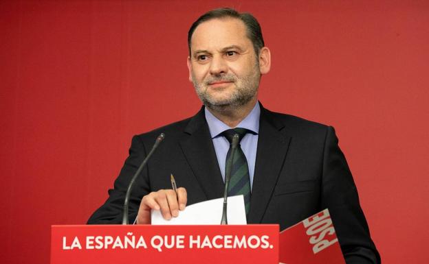 El PSOE recoloca a Ábalos y Calvo en las comisiones de Interior e Igualdad