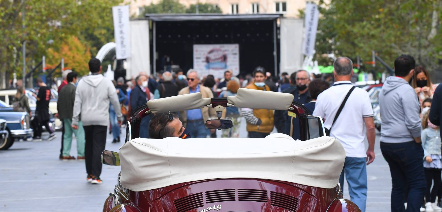 Ambiente y entrega de premios en el Valladolid Motor Vintage (10)