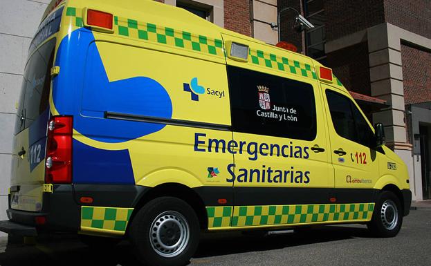 Trasladado al hospital tras volcar el coche en el que viajaba en Olmedo
