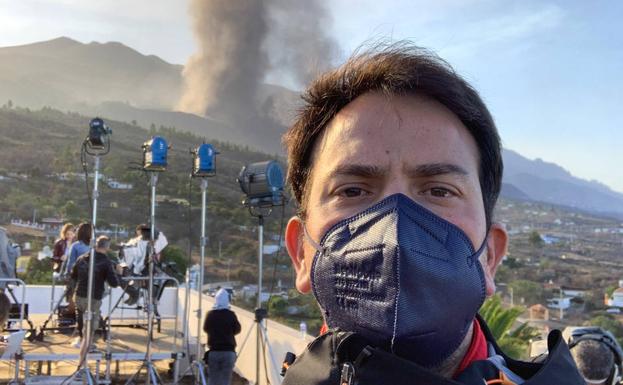 Rodrigo Mena, fotógrafo burgalés en La Palma: «El rugido del volcán no se parece a nada que haya vivido»