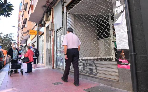 Los comercios piden más aparcamientos en la avenida de Segovia de Valladolid para frenar su declive