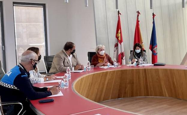 La subdelegada del Gobierno felicita al Ayuntamiento de Guijuelo por su buena gestión durante la pandemia