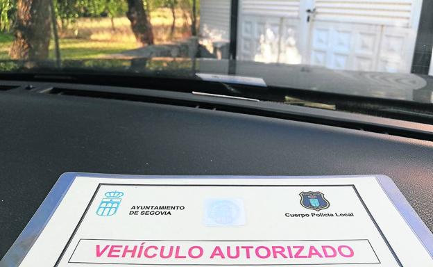 El PSOE acusa a Pablo Pérez de permitir a un familiar usar su tarjeta para aparcar