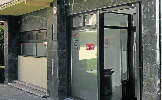 Podemos carga contra el «privilegio» de tener tarjeta para aparcar o no pagar IBI