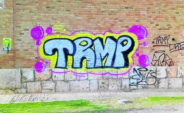 La ola de pintadas causa daños por 2.000 euros en Villamuriel