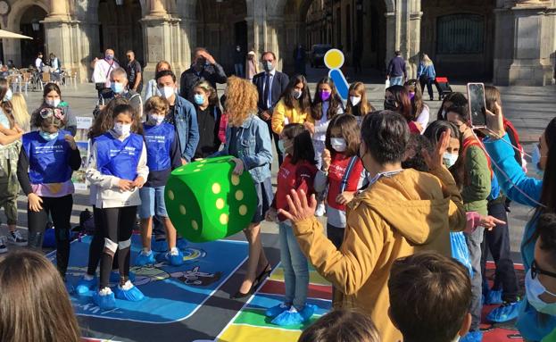 'El Día de la ONCE' llena de color las calles de Salamanca