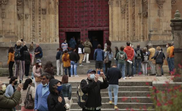 Las muertes siguen en mínimos y la curva de contagios deja de ser descendente