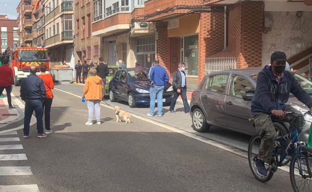 Se deja la comida puesta y cuando vuelve encuentra a los bomberos en casa