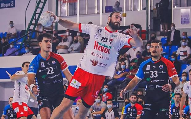 Derrota dolorosa del Balonmano Nava en Cantabria