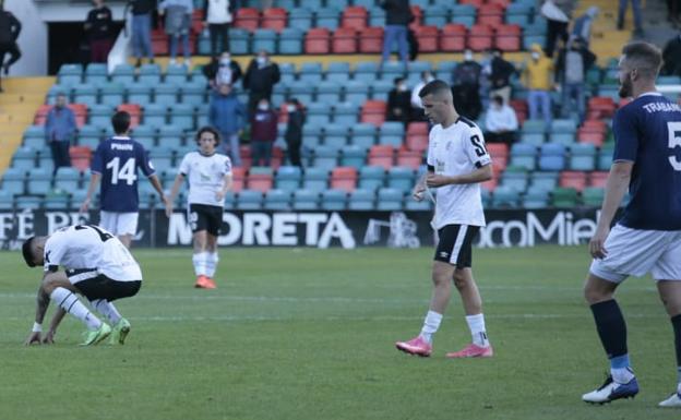 Un Salamanca UDS impotente pierde lo poco que tenía en su juego y cede en casa ante el Marino de Luanco (0-2)