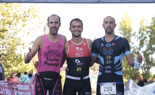 Kristian Quintans y Pilar Arias ganan el VI Triatlón de Media Distancia de Salamanca
