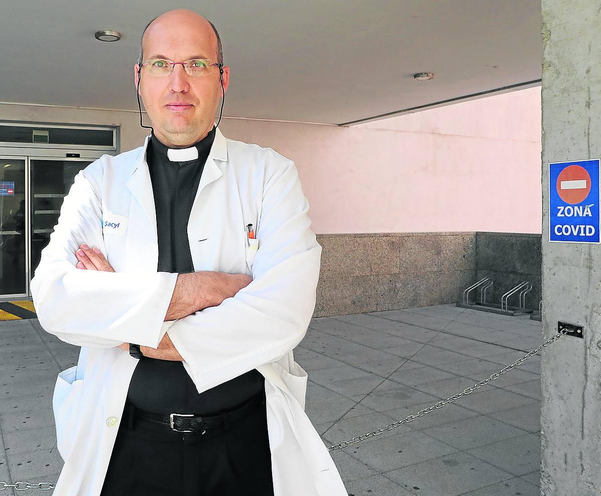 Roberto García, capellán del Hospital de Palencia: «Los enfermos de covid me pedían que no les dejara solos al morir»