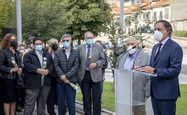 El Ayuntamiento de Salamanca homenajea a las víctimas del COVID y a las personas mayores