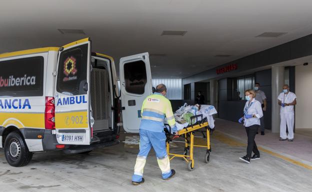 Continúa el traslado de pacientes al nuevo hospital de Salamanca en las áreas de cirugía cardíaca y de la UCI