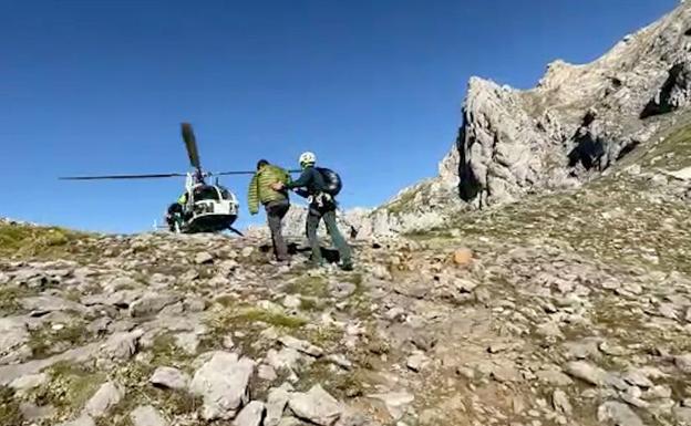 La Guardia Civil rescata a un montañero que sufrió una caída en León