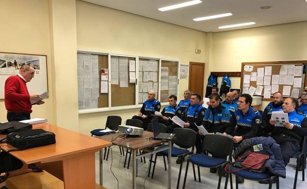 Una veintena de policías locales de Palencia se formarán en intervenciones operativas con menores