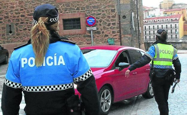 Bomberos, Policía Local y Deportes, entre los departamentos con menos mujeres