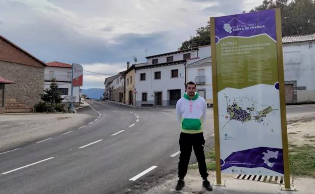 El Cerro, Lagunilla y Valdelageve instalan la señalización turística de la Ruta del Vino de la Sierra de Francia