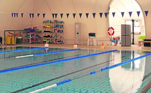 La piscina climatizada de Cuéllar, que abre hoy, mantiene los turnos de baño