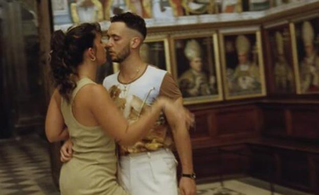 C. Tangana estrena 'Ateo' con Nathy Peluso acompañado por la polémica