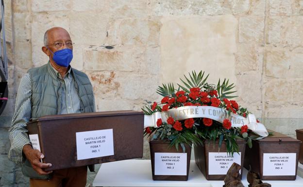 Memoria y Justicia entrega los restos de siete represaliados en la localidad salmantina de Castillejo de Martín Viejo