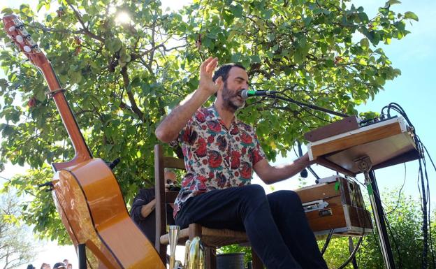 Amorante se sumerge en la tradición musical y propone su composición al público de Salamanca