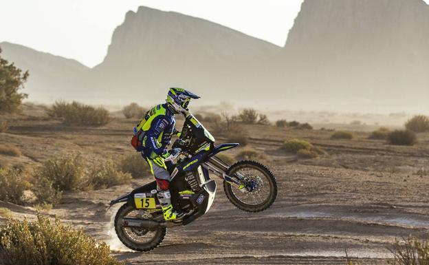 Tormenta de arena y problemas de juventud en la primera etapa para Santolino en el Rally de Marruecos