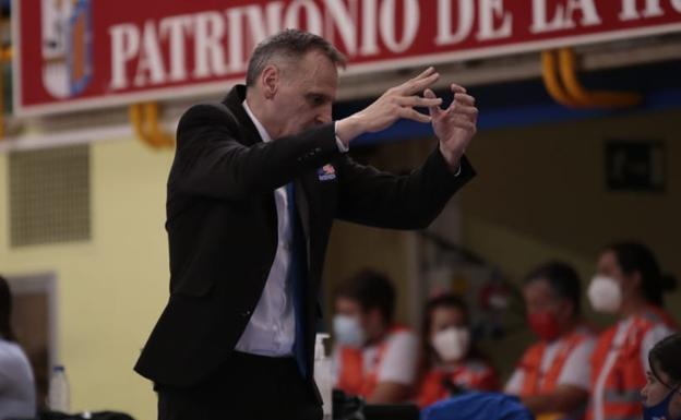 Duro mensaje de Íñiguez a la plantilla de Avenida: «Salvo Silvia, ahora ninguna me valdría para ningún equipo de los que he entrenado»