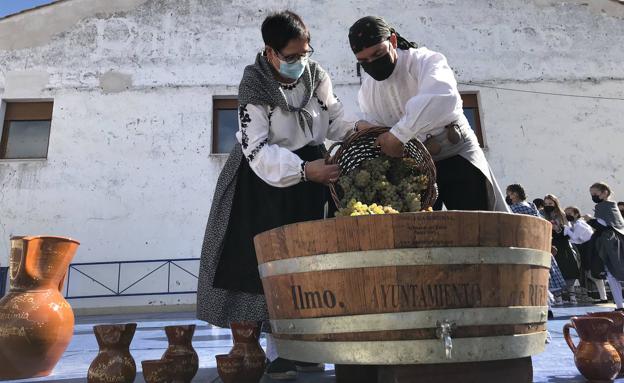 Rueda recupera su fiesta de la vendimia con un homenaje a los viticultores