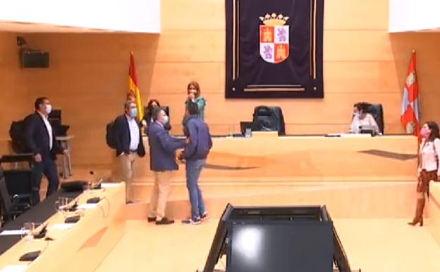 Fuentes, a los procuradores: «Tengamos tranquilidad, guarden las formas»