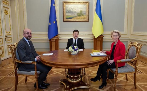 La UE trata de ayudar a Ucrania pero sin contrariar a Rusia