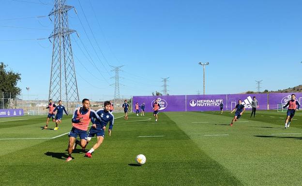 Intensidad y mucho balón en el entrenamiento del Real Valladolid