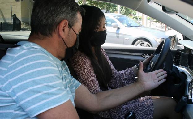 Prohibido el uso de mascarillas negras en el examen de conducir