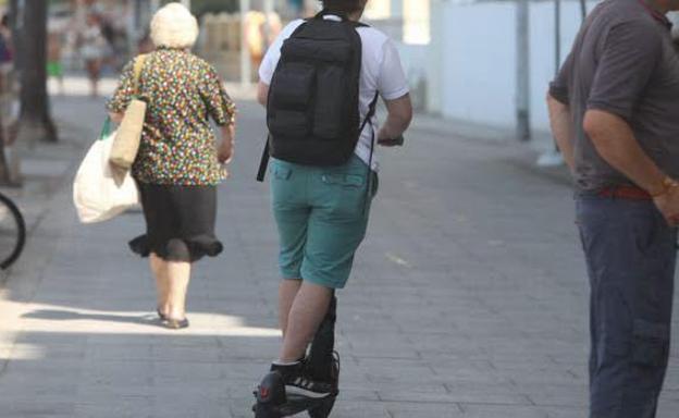 Multa de 1.000 euros para el conductor de un patinete que se negó a someterse al test de alcoholemia en Ponferrada