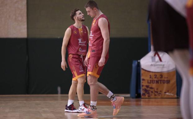 Un festival de triples aniquila al Aquimisa Carbajosa en Melilla (108-74)