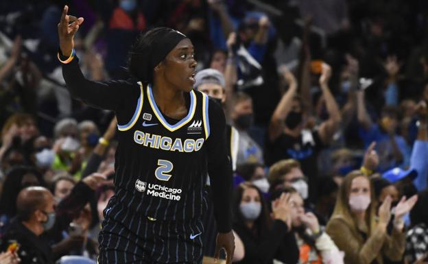 Kahleah Copper, del CB Avenida, deja a las Chicago Sky a un triunfo del anillo de la WNBA