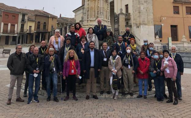 Fotoquedada con más de cuarenta aficionados en Villalón de Campos