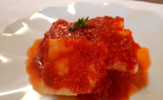 Bacalao con tomate, el gusto por lo tradicional
