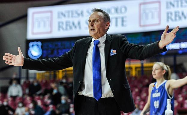 Roberto Íñiguez: «Doy importancia a la victoria pero también por cómo la ha conseguido el CB Avenida»