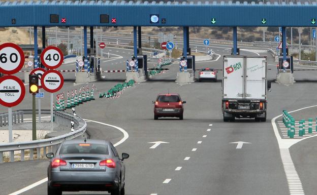 Quiñones subraya el «ataque al medio rural» que supone cobrar por el uso de autovías