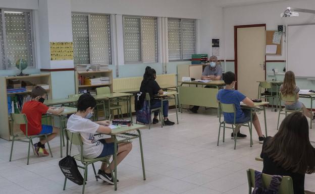 Los docentes de Valladolid admiten seguir «desbordados por la carga educativa»