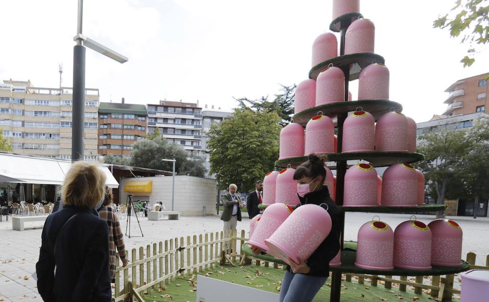 Un árbol rosa lleno de vida en Palencia