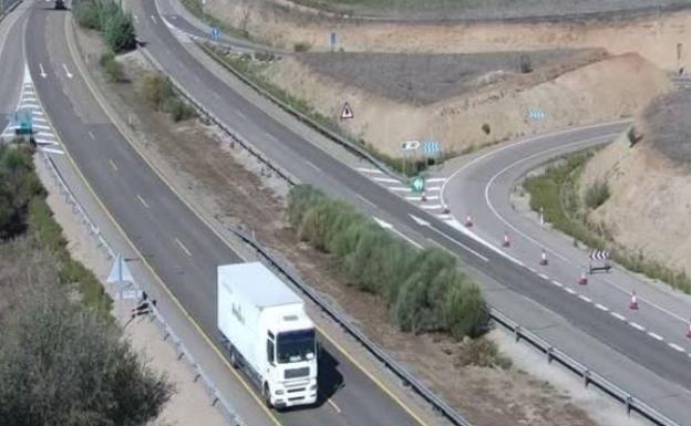 Reabre uno de los dos pasos superiores en obras de la A-6 en Medina del Campo