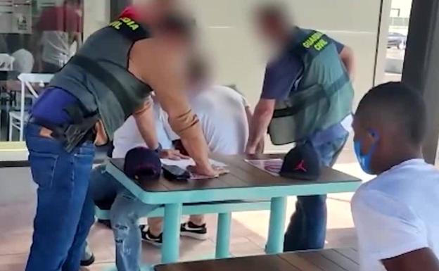 Desarticulada una banda que obtenía préstamos fraudulentos para la compraventa de coches de lujo