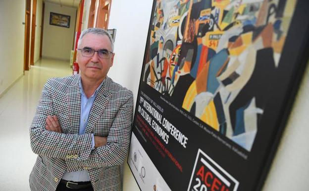 Luis César Herrero: «El consumo cultural tiene carácter adictivo»