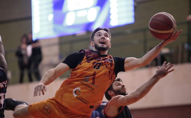 Festival desde el triple de Aquimisa para sumar su primer triunfo liguero ante un descendido de LEB Oro (91-75)