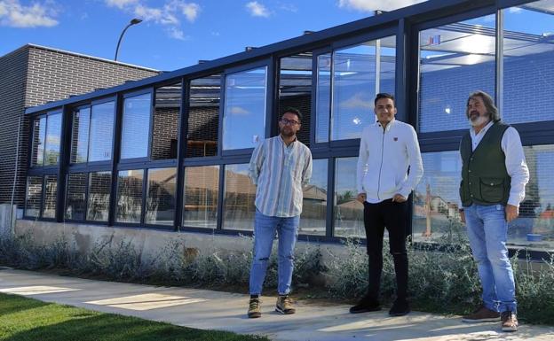 La cafetería de las piscinas de Carrascal de Barregas se usará todo el año tras el cerramiento de la terraza