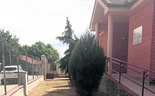 El colegio de Nieva, otro centro obligado a cerrar sus aulas por la falta de alumnos